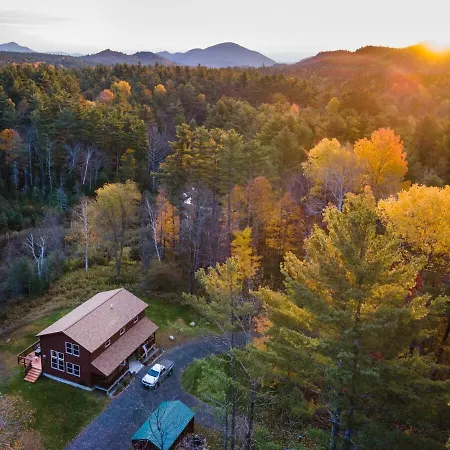 Newly-Built Mountain Lodge With Hot Tub And 87 Acres